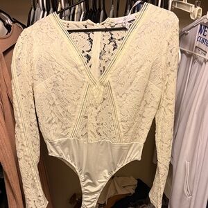 Missguided Cream Lace V-Neck Long Sleeve Bodysuit